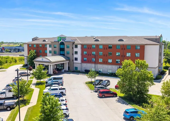 Holiday Inn Express & Suites Kansas City Airport By Ihg